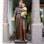 Statua in legno di Sant'Antonio da Padova con il pane in mano e bambino