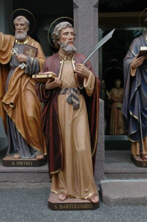 Statua di San Bartolomeo Apostolo in legno