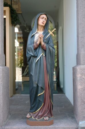 Madonna Addolorata in legno per cattedrale