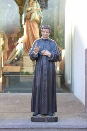 Statua di San Giovanni Bosco in legno